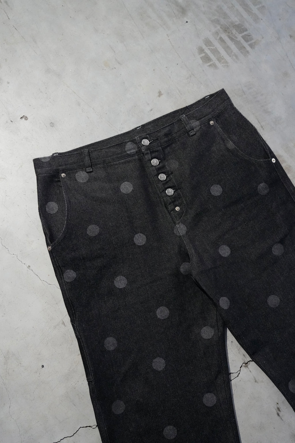 pantalon denim lunares