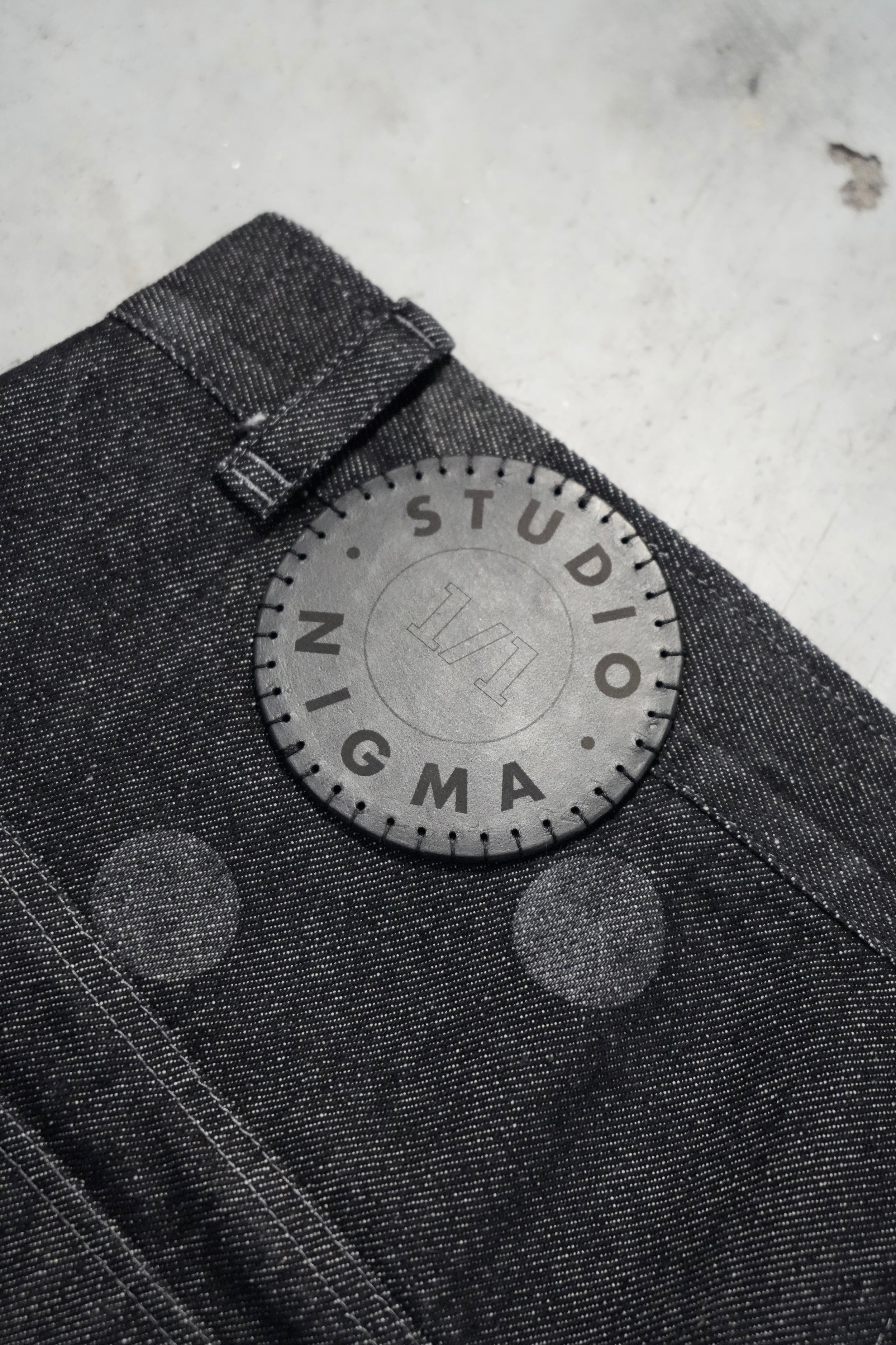 pantalon denim lunares