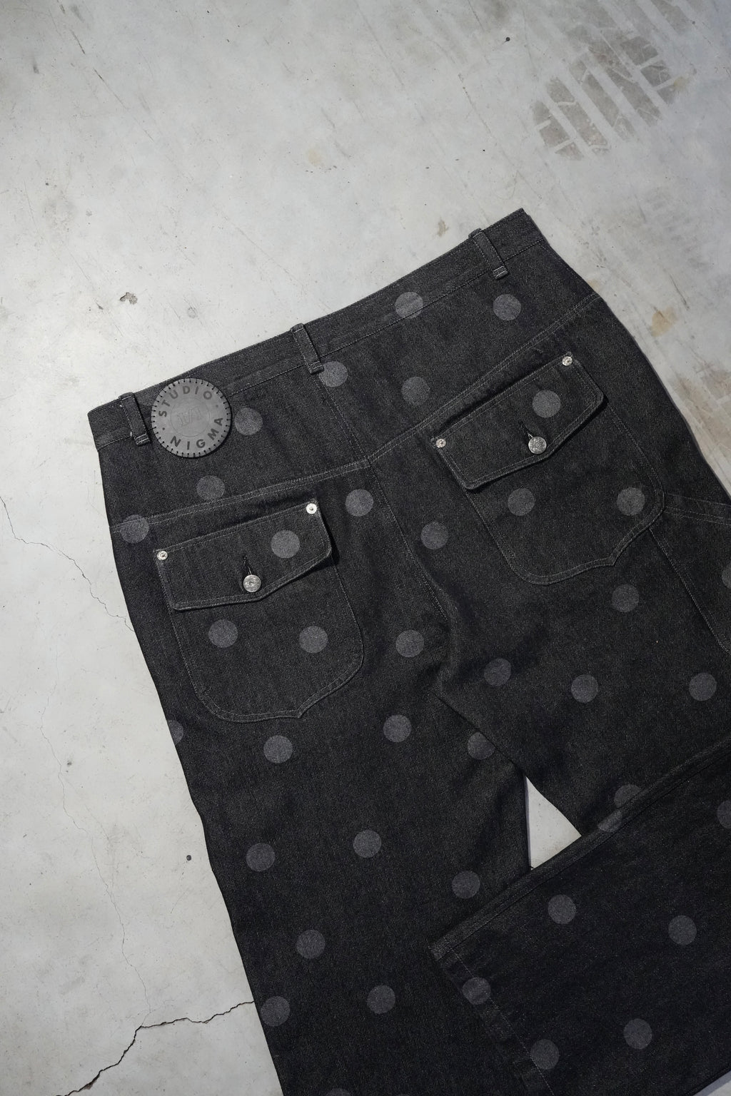pantalon denim lunares