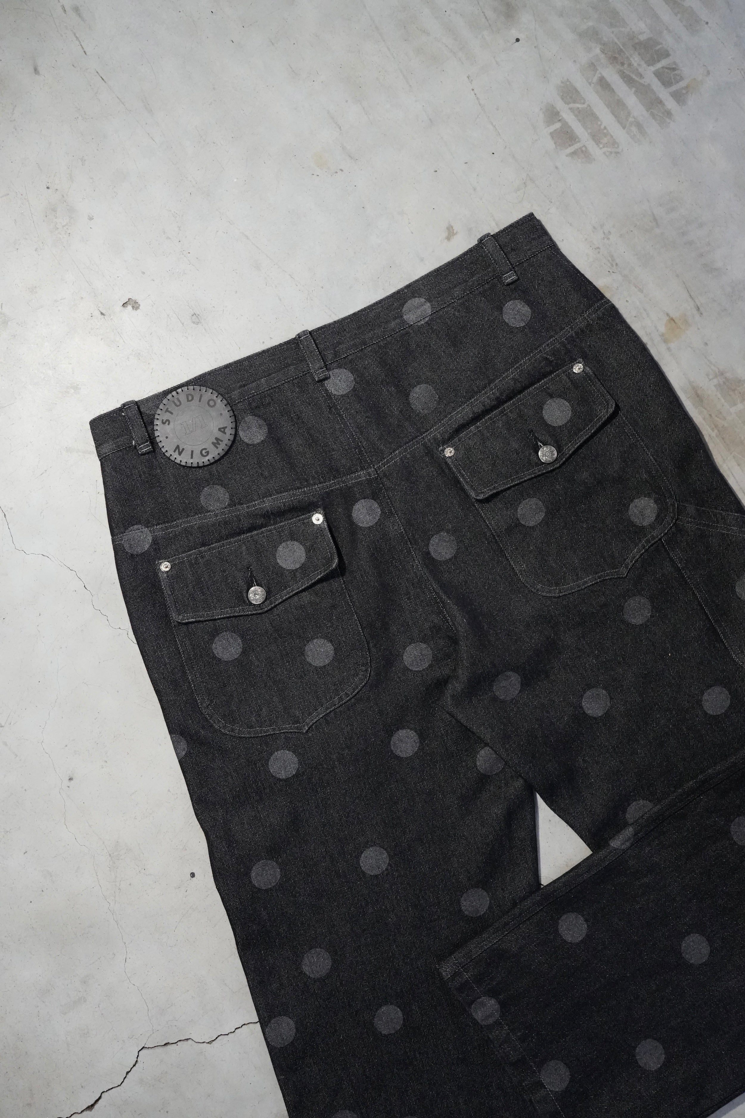 pantalon denim lunares
